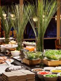 🏨✨ Canberra's Finest: Hyatt Hotel's Cultural Charm 🌟🍃