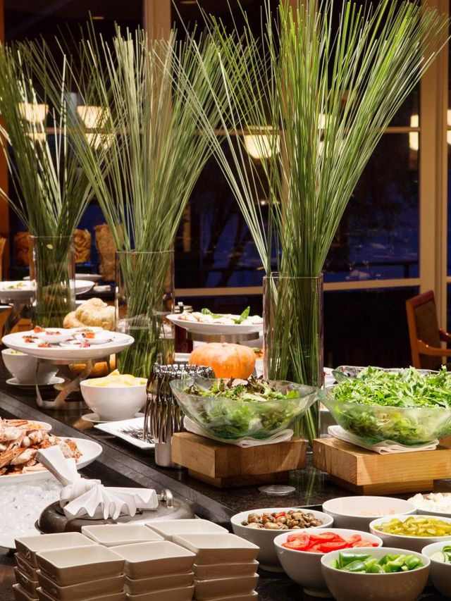 🏨✨ Canberra's Finest: Hyatt Hotel's Cultural Charm 🌟🍃