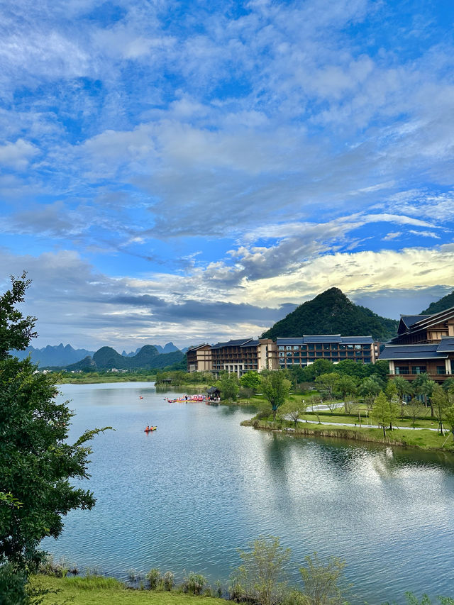 到桂林旅遊要住進這家山水畫的酒店裡
