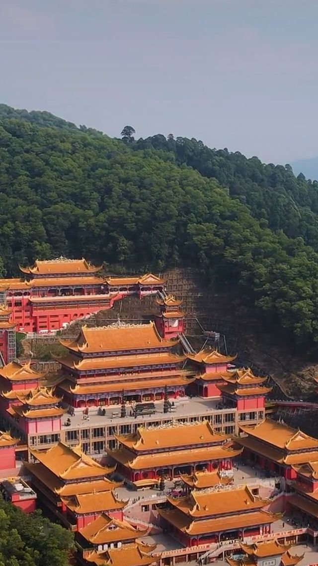 隱藏於東莞大嶺山鎮的一座雄偉壯觀的寺院。
