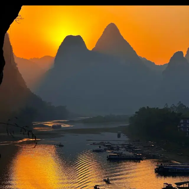 Capture beautiful sunsets at li river Guilin