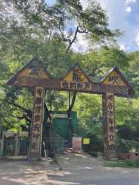 雲南昆明青龍峽丨體驗徒步旅行的快樂。
