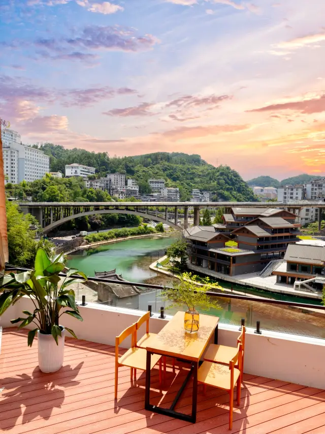 봉황고성! 떠나기 싫을 정도로 편안한 강변 홈스테이...