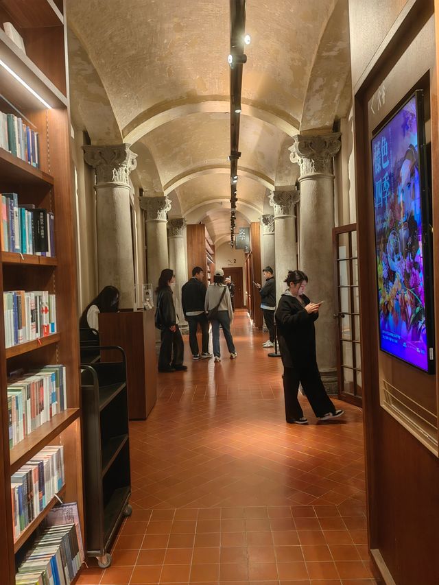 坐落在百年老建築內的書店