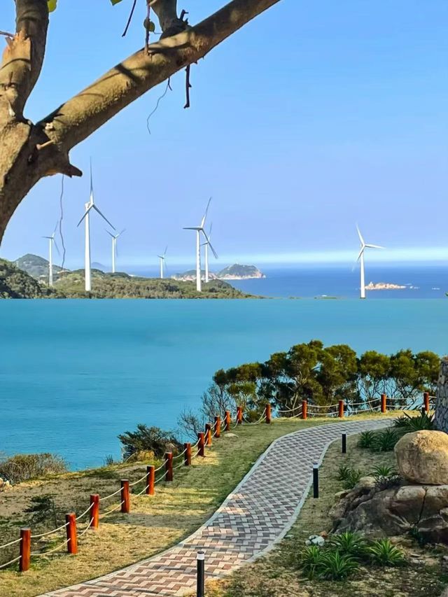 懸崖海景！坐在這露營發呆好幸福