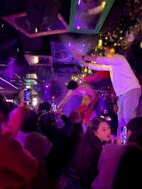 西安還是太超前了!居然在酒吧欣賞到了絕美鋼管舞!