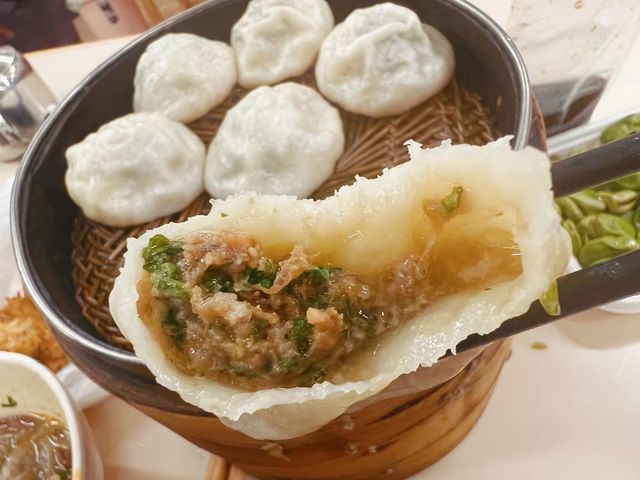六朝煙水入畫來，一城山水半城詩---南京