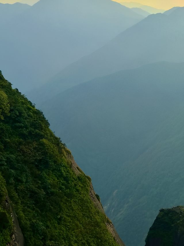 橘色落日，為桂林貓兒山披上浪漫金紗