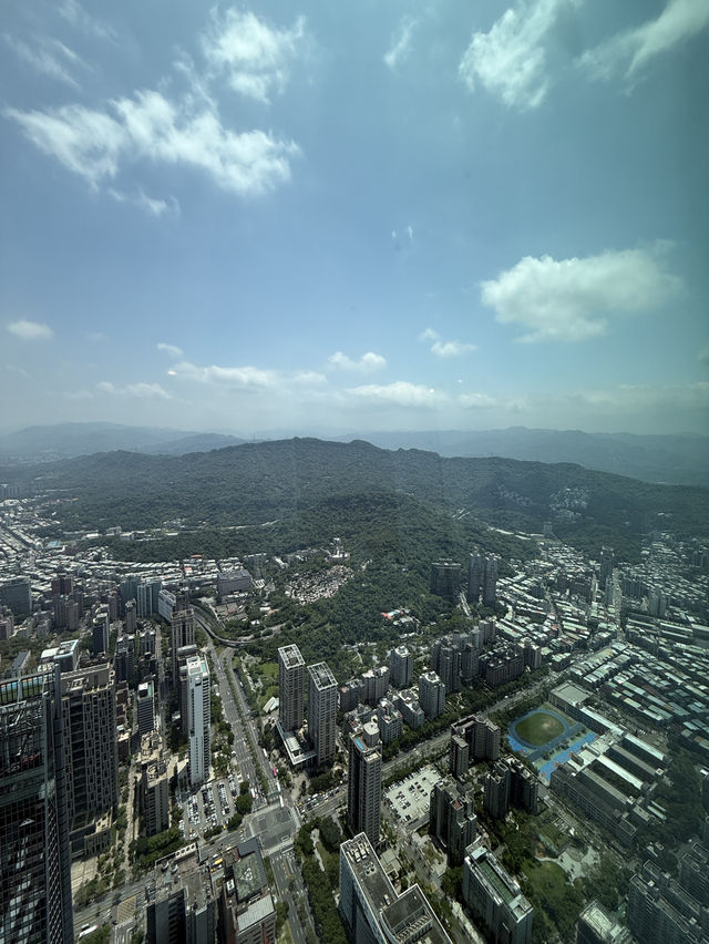 The View From The Top Of Taipei 101, The Best Way to See The City!