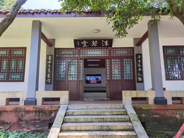 樂山大佛｜千年佛顏臨江瞰世，深度遊玩全攻略