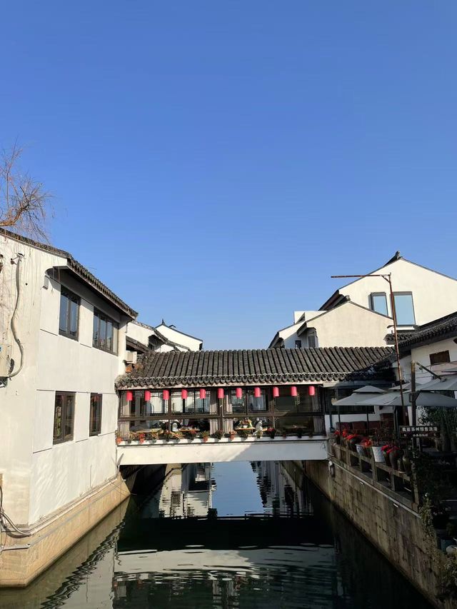 你一句春不晚，我並到了真江南。
全季酒店：在城市煙火裏，打撈治癒的旅居時光（湖南人文科技學院鴻潤酒店人文店）
