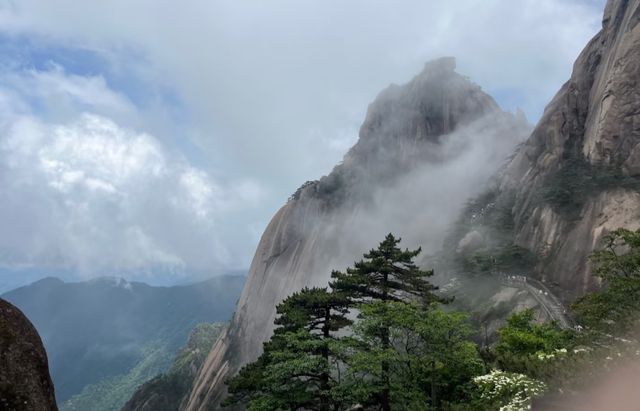 安徽黃山市｜黃山之巔·雲海仙境