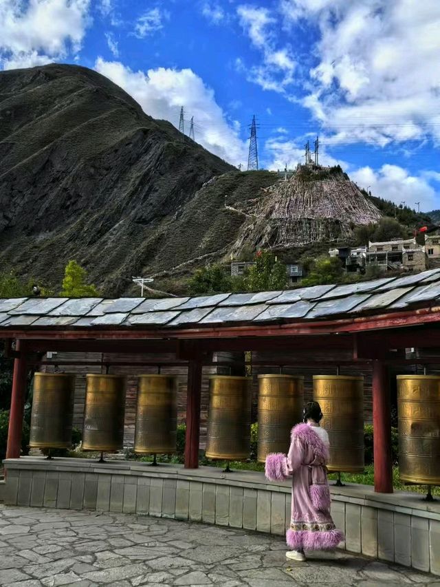 甘堡藏寨：藏在雲端的千年藏寨，一場與世隔絕的桃源之旅。