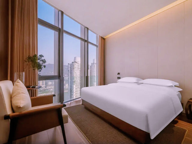**【星級體驗】重慶青苔酒店｜24層高空夜景+智能LOFT房，賽博朋克感拉滿！**  