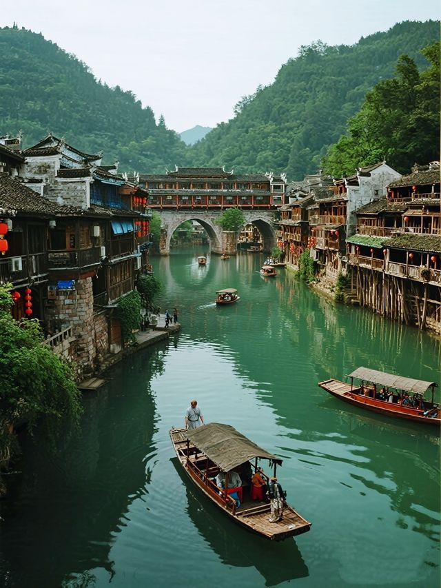 鳳凰古城：煙雨江南邂逅千年浪漫！