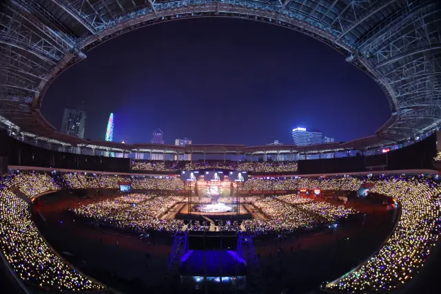 Meixi Lake Jinmao × Helong Stadium × Tianxin Pavilion | Mayday Concert Travel Photography Guide.