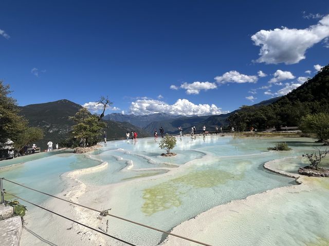 這次選擇攜程的9天香格里拉雨崩旅遊是明智之選，這個行程的酒店和機票都可以隨行換，自由度大大提高，而且