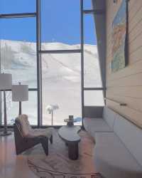 禾木假日酒店,完美的ski in ski out