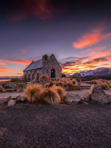 New Zealand South Island Small Group Tour! Stay in a Lakeview Holiday Home for Two and Experience Whale Watching