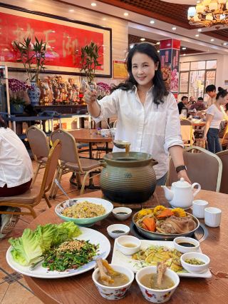 อาหารที่ต้องลองในกว่างโจวช่วงวันหยุดวันแรงงาน | รสชาติอาหารกวางตุ้งแท้ๆ อายุ 8 ปี ซ่อนตัวอยู่ใต้ต้นไทร!