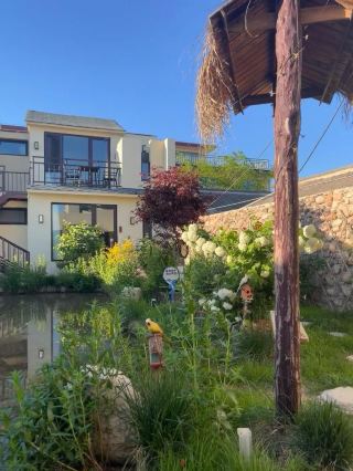 แทนที่จะไปต้าหลี่ เราไปลานเล็กๆ ที่มีลมพัดเย็นสบายบริเวณชานเมืองปักกิ่งกันดีกว่า