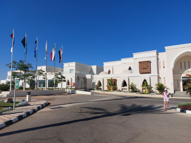 Mixed Feelings on Club Reef Resort: Great Atmosphere Marred by Health Concerns