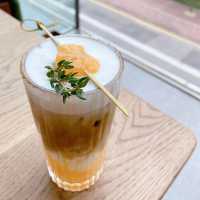 【荃灣】人氣簡約木系CAFE 進駐荃灣 2,500呎超高樓底X落地大玻璃
