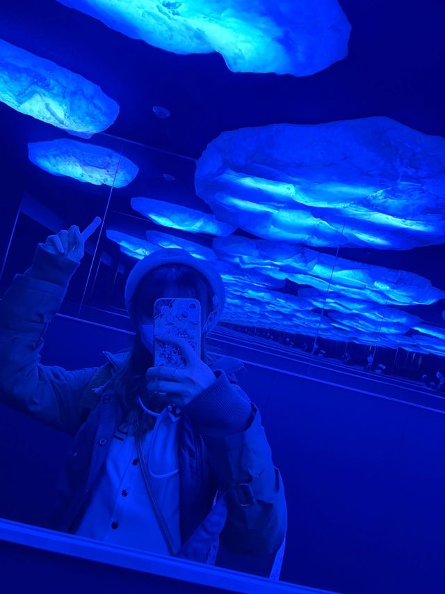 【全方位環繞主水槽的水族館】