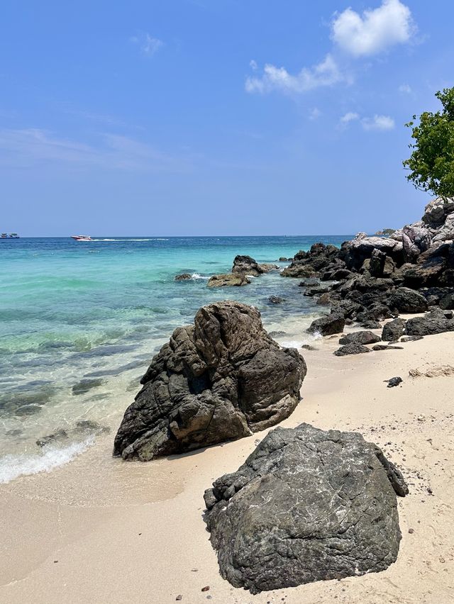 หาดตายาย ที่เที่ยวเกาะล้าน หาดสวย น้ำใส 