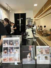 Transit Number 8 คาเฟ่สไตล์มินิมอล