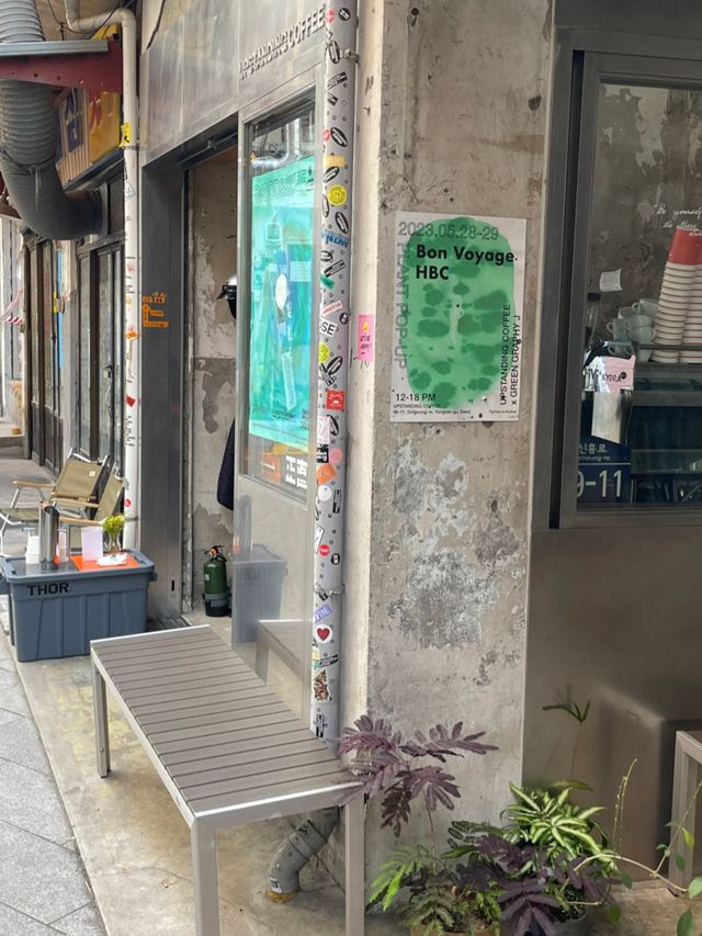 해방촌의 힙스러운 카페 “업스탠딩” ☕️
