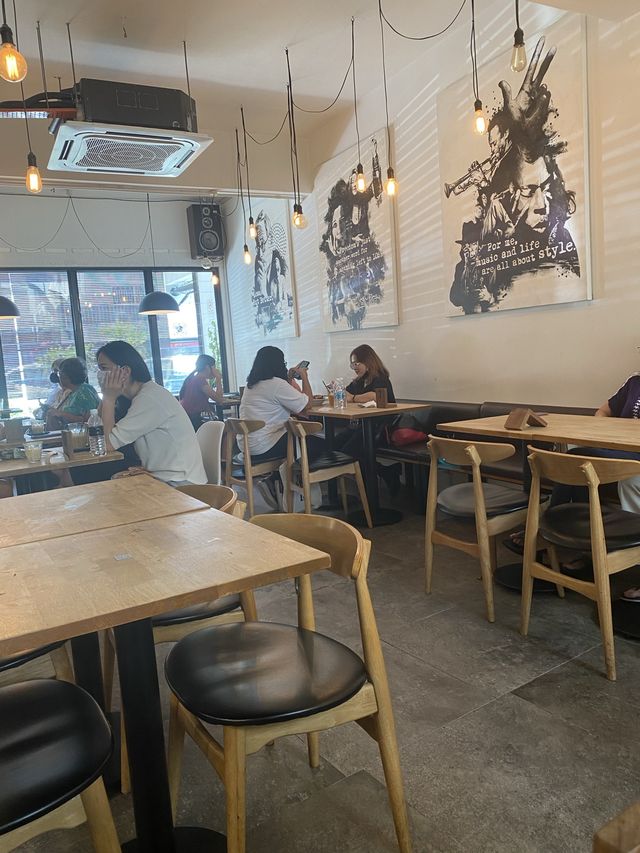 Cafe Hunting | Vintage Cafe in PJ! 