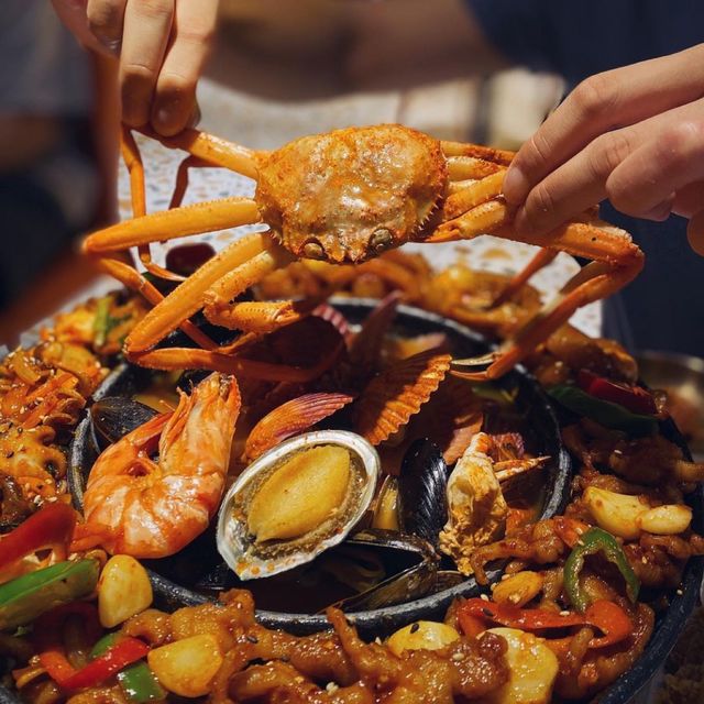 🌟份量超巨大熱炒海鮮鍋 · 一次過食盡多款特色韓食 🌟 