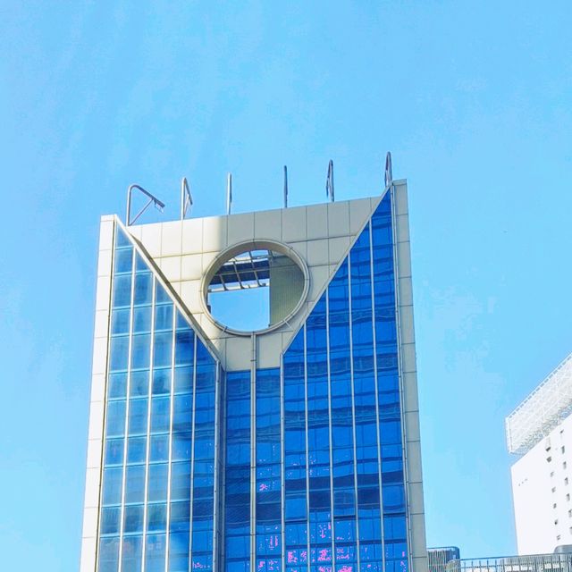最喜歡和你由銅鑼灣地下 , 像搭雲梯一樣！似乎可以摸到天空 ！