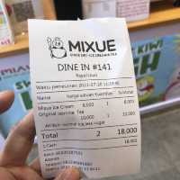 冰淇淋跟茶，出現在烏布主街，一客霜淇淋，只要8000，Mixue