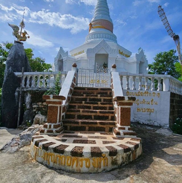 วัดพระพุทธบาทตะเมาะ ดอยเต่า เชียงใหม่
