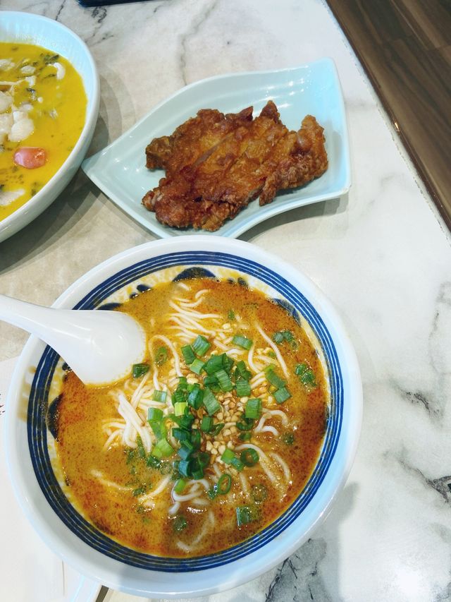 美滋滋 ！酸菜魚 + 酥脆排骨担担麵 + 手工豆漿