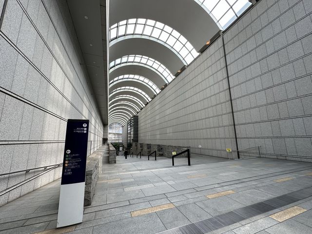 東京・西新宿。複合文化施設『東京オペラシティ』を散策。