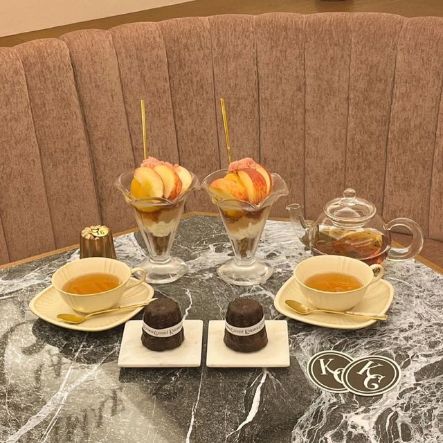 東京人氣可麗露專賣店，店內好華麗呢！