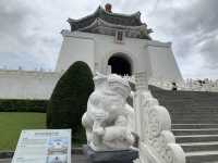 台湾　台湾観光　超巨大な敷地＆建物の国立中正紀念堂に圧倒された！