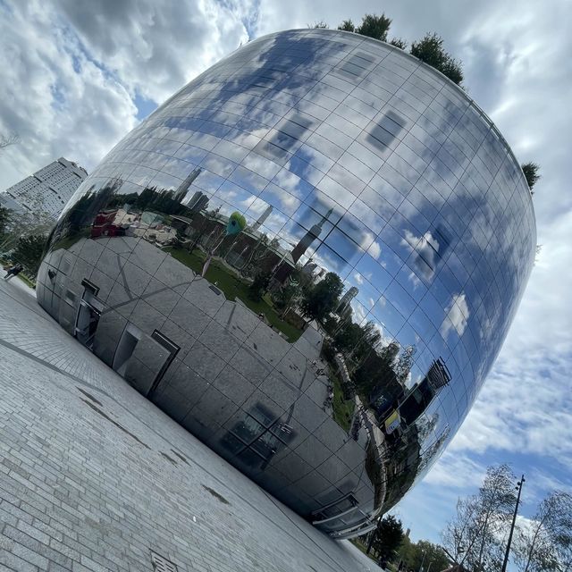 A reflection bowl in Rotterdam
