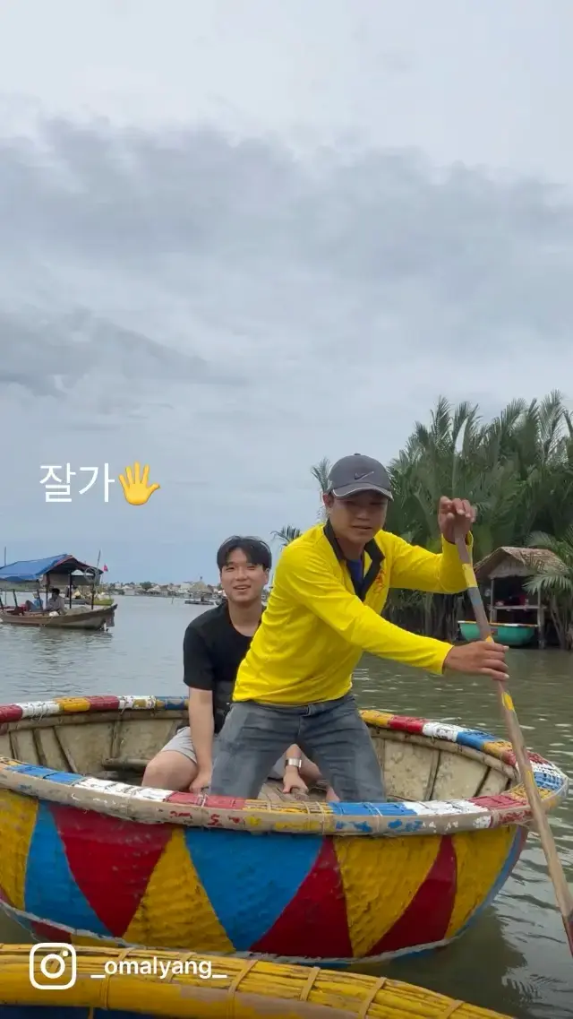 인스타 릴스 13만 조회의 그 곳, 다낭 코코넛배🥥