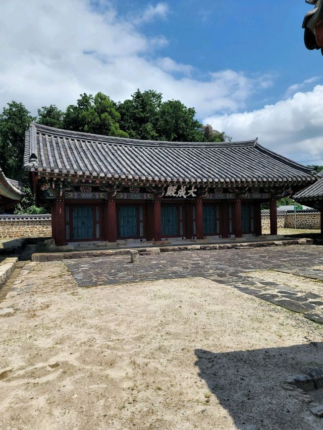 경남 유형문화재로 지정된 거제향교✨️