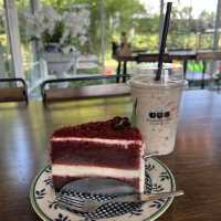 Fourbuta Cafe คาเฟ่วิวสวนสวย สายน้ำ และทุ่งนา
