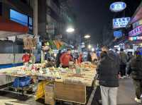 เดินตลาดนัดกลางคืน RAOHE Night Market