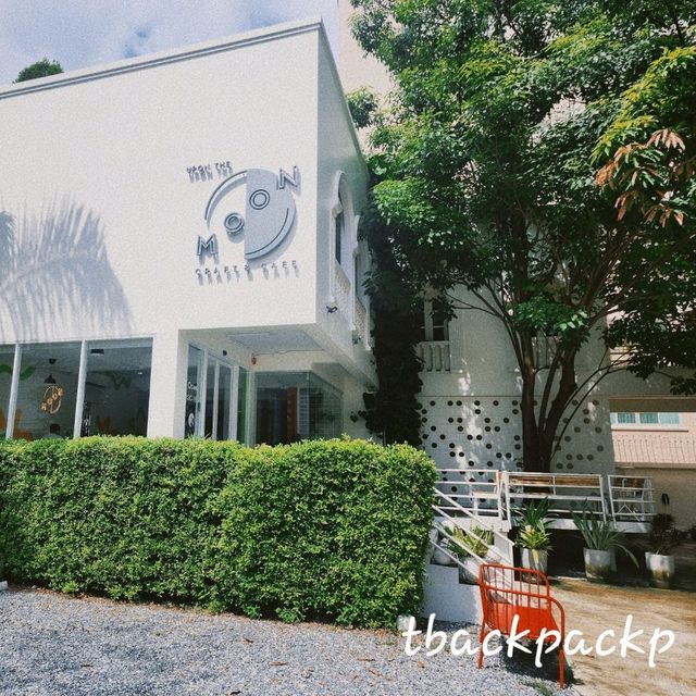 Cafe ศิลปะ ย่านอโศก กับ Upon the moon 🌙