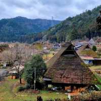 Kayabuki No Sato หมู่บ้านเก่าอันแสบสงบ