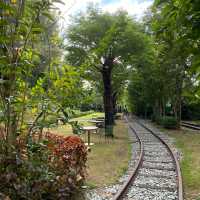 รีสอตหรูหราบนหุบเขาในธีมรถไฟ