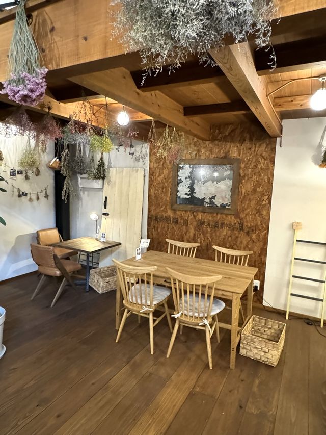 【福岡カフェ】工場をリノベーションしたとは思えない！アンティークカフェ❁⃘*.ﾟ