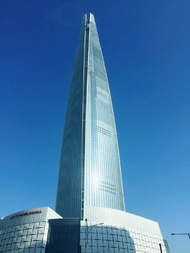 The Majestic Lotte World Tower!